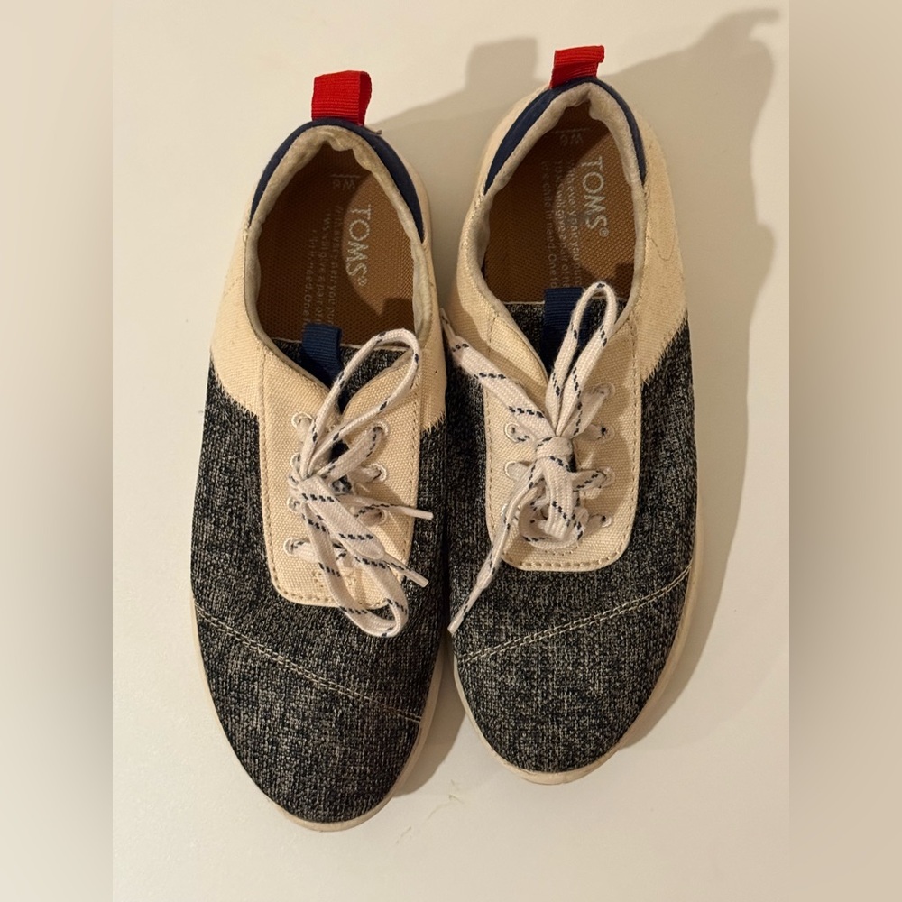 TOMS Men's Black and Cream Sneakers